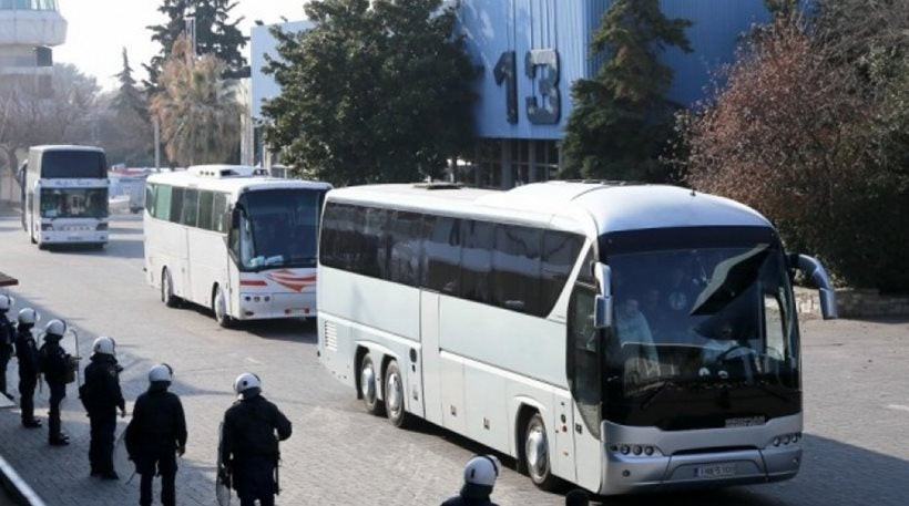 Θεσσαλονίκη: 45χρονος προσπάθησε να ρίξει πούλμαν με οπαδούς πάνω σε αστυνομικούς